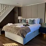 Bespoke One Bed Apartment By Sefton Park Sleeps 4
