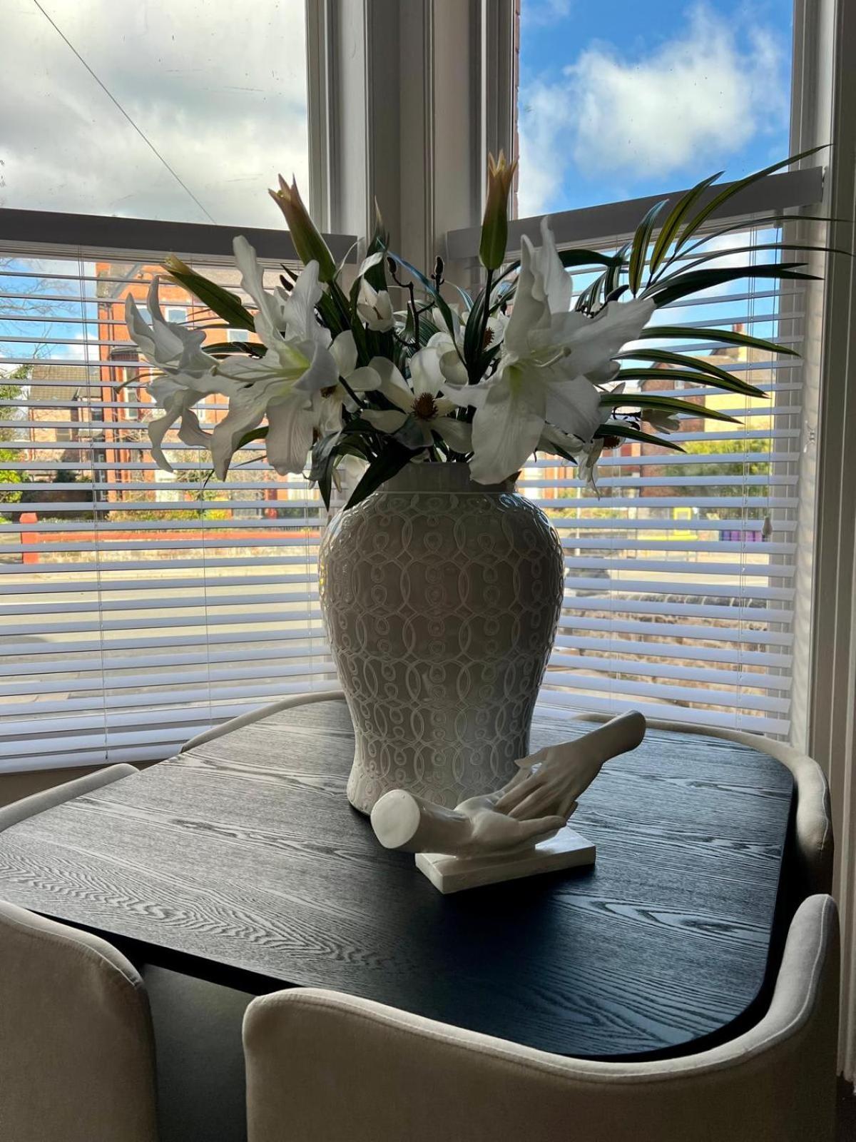 Apartment Bespoke One Bed By Sefton Park Sleeps 4